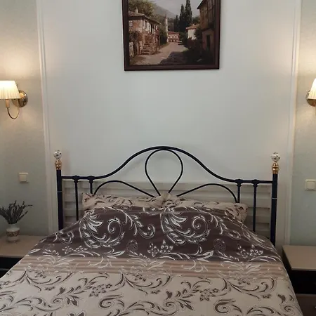 On Yevreis'ka Street Apartment *