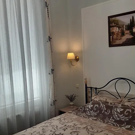 On Yevreis'ka Street Apartment