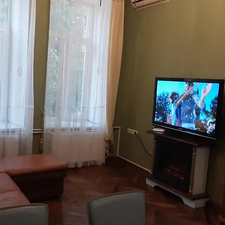 On Yevreis'ka Street Apartment *